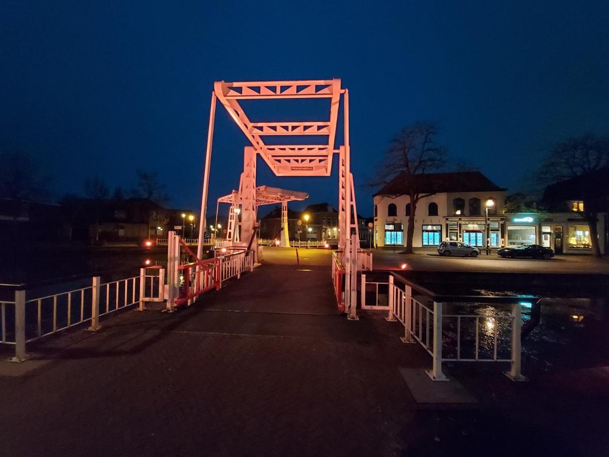 Airbnb 'Logeren Aan Het Plein' In Het Centrum Van Meppel Exterior photo